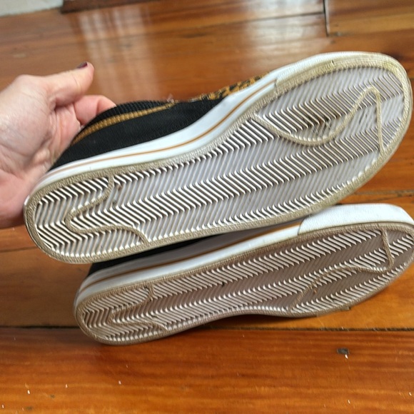 Nike slip on sneakers, size 7.5 - Picture 2 of 4